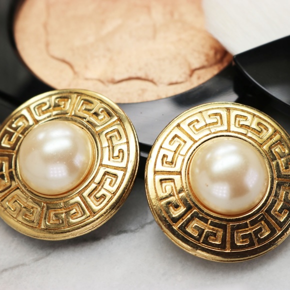 GIVENCHY VINTAGE 1980s Logo Pearl Earrings - Picture 11 of 16